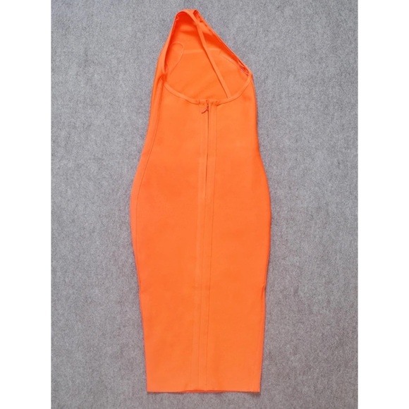 Amanda Solid Backless One Shoulder Bodycon Dress - Picture 6 of 7